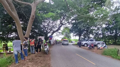 หนุ่มขี่เวสป้าแหกโค้ง หน้าศาลพระภูมิปากทางเข้าสุสาน หัวฟาดหินดับคาที่