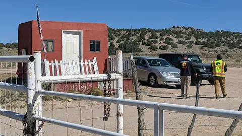 ทีมงานรัสต์ใช้ปืนกองถ่ายยิงกระสุนจริง