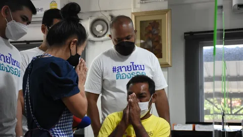 ศึกแม่ค้าก๋วยเตี๋ยว สาดน้ำร้อน ชายเร่ร่อน จบสวย ต่างฝ่ายต่างขอโทษ