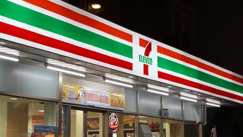 ในที่สุดก็ทะลุ “13,000 สาขา”  ร้าน “เซเว่น” กับชายชื่อ “ก่อศักดิ์”