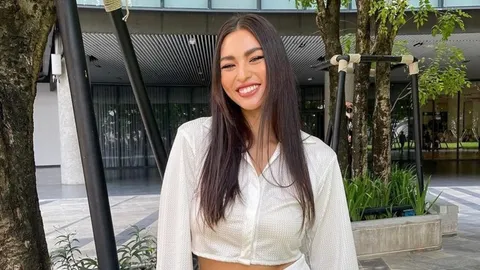 น่าเอ็นดูสุดๆ แอนชิลี ถูกจับโป๊ะขณะอยู่บนเวทีสายตาหลุดโฟกัสไปที่อาหาร (คลิป)