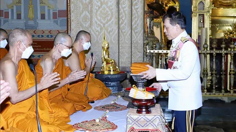 ในหลวงถวายผ้าพระกฐิน วัดบวรนิเวศ-วัดเบญจมบพิตร