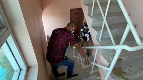 ตกช่องทิ้งขยะ