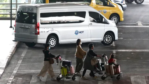 นายกฯ สั่งหน่วยงานเร่งแก้ไข รถรับ-ส่งโรงแรมรับนักท่องเที่ยวเปิดประเทศไม่พอ