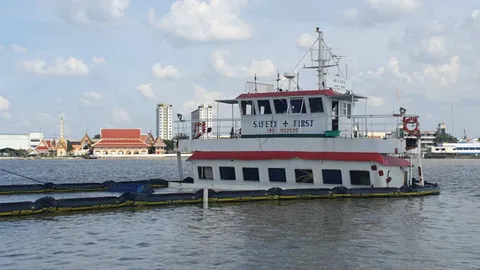 พฐ.เข้าเก็บหลักฐานเรือบรรทุกสินค้าชนกันกลางเจ้าพระยา พรุ่งนี้กู้เรือจม