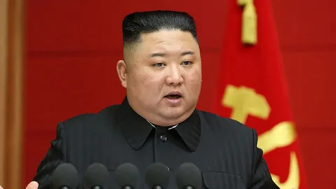 ผู้นำคิม จอง-อึนชูตัวเอง สั่งรื้อภาพปู่-พ่อ จากสถานที่ราชการทั้งหมด