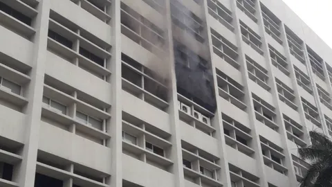 ด่วน เกิดเหตุเพลิงไหม้ภายใน "ศาลอุทธรณ์" ล่าสุดเจ้าหน้าที่คุมเพลิงได้แล้ว