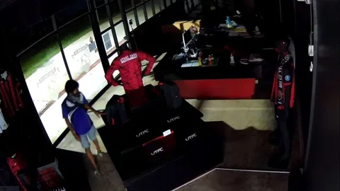 สโมสรอุทัยธานีฯ ประกาศจ่าย 5 พัน ตามจับขโมยเสื้อบอลกับแมสก์ คาดแฟนคลับงบน้อย (คลิป)