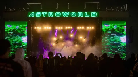 ช็อกคอนเสิร์ต ทราวิส สก็อตต์ คนเบียดเสียดกันตาย 8 ศพเจ็บอื้อ