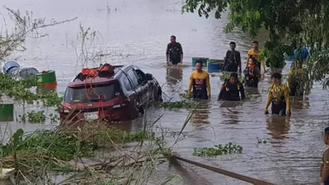 กู้ได้แล้วฟอร์ดสีแดง หนุ่ม 27 ขับจมเจ้าพระยา ลดกระจกหน้าลงทั้ง 2 ข้าง (คลิป)