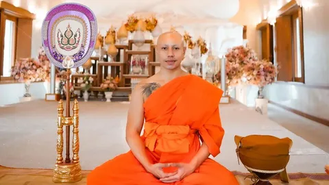 "มิตร มิตรชัย" โกนหัวเข้าวัดสู่ร่มกาสาวพัสตร์ เพื่อทดแทนพระคุณพ่อแม่