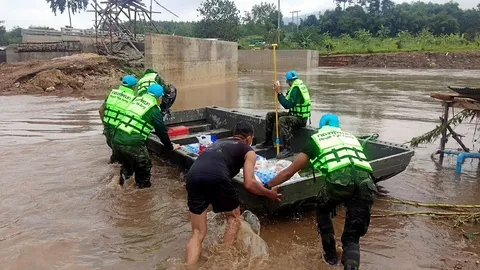 ช่วยชาวบ้าน 