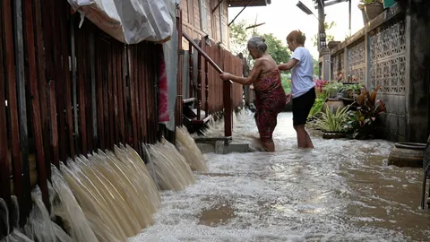 น้ำทะลัก 