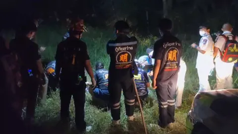 "กระดูกคนซุกพงหญ้า" หมาคาบมาเล่น แม่เห็นกะโหลก เชื่อเป็นลูกชายหายตัว