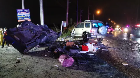 ตูมสนั่น "กระบะ 2-สปอร์ตไรเดอร์ 1" ชนยับซากเกลื่อน เจ็บ 2 ตาย 1