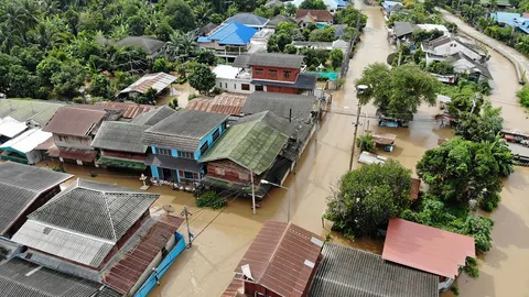 60 หลังท่วมถึงอก “บ้านแหลม” ชุลมุน นํ้าทะลักหนีไม่ทัน
