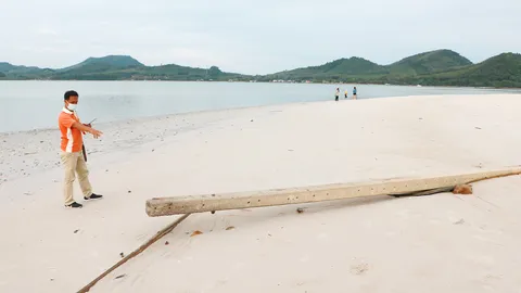 ชาวบ้านงง เสาไฟฟ้าปริศนาโผล่ "แหลมหาด" มัลดีฟส์เมืองไทย ยังไม่รู้ที่มา (คลิป)