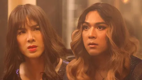 "ปาริธ-เต๋อ" แต่งหญิง สวยจนคนดูอาจลืมลุคพระเอก ใน "Help Me คุณผีช่วยด้วย"