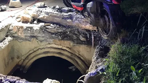 เศร้า สาว 21 เพื่อนให้เค้กวันเกิด ขี่รถหิ้วกลับบ้านไปตกท่อตาย