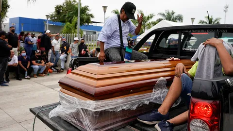 นักโทษแก๊งคู่อริในเรือนจำเอกวาดอร์ปะทะตายเกลื่อน 