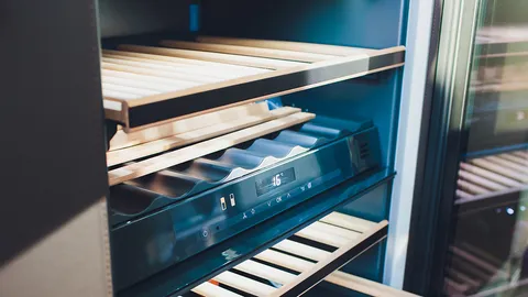 ตู้แช่ไวน์ในห้องทำงาน