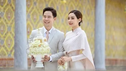 ปุยฝ้าย AF-ตาม เข้ารับพระราชทานน้ำสังข์ พร้อมใช้ชีวิตคู่ 