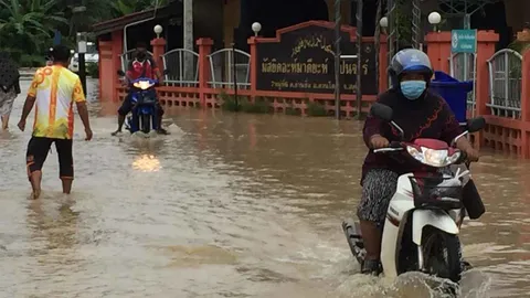 ฝนตกหนักที่สตูลทำให้น้ำท่วม 2 อำเภอ ชาวบ้านเดือดร้อนกว่าพันครัวเรือน