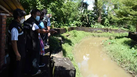 ชาวตรังระทมรับลอยกระทง ผวาน้ำทะลักท่วมบ้าน เทศบาลนครตรังเฝ้าระวังใกล้ชิด (คลิป)