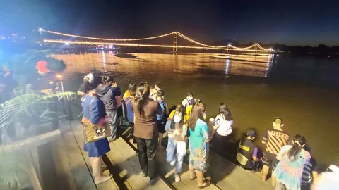 ชาวบ้านและนักท่องเที่ยว ร่วมงานลอยกระทงสายไหลประทีปพันดวงที่ จ.ตาก (คลิป)