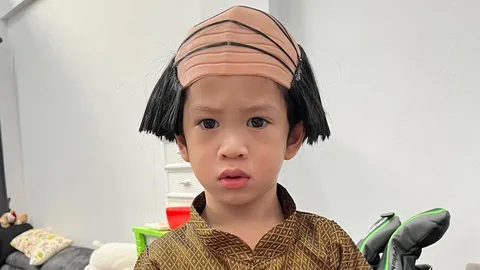 น้องโพธิ์ ลูกชาย ชาคริต-แอน แปลงโฉมจัดเต็มเป็นลูกขุนช้างไปงานลอยกระทง