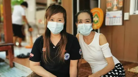 ต่าย สายธาร พาแม่สีดา ทำบุญครบรอบ 15 ปี อ๊อฟ อภิชาติ เสียชีวิต 