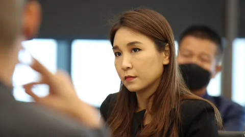 "ก้าวไกล" ค้าน "ทรู-ดีแทค" ควบรวม จี้ กสทช.ต้องกล้าหาญ ป้องผู้บริโภค