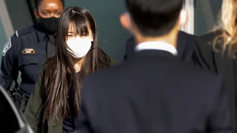 อดีตเจ้าหญิงมาโกะออกมาซื้อของคนเดียว ไร้บอดี้การ์ด หลงทางในนิวยอร์ก (คลิป)