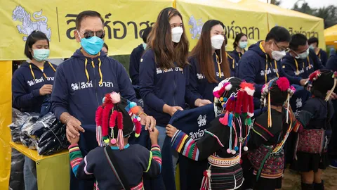 สิงห์อาสาขึ้นดอย ลงพื้นที่มอบเสื้อกันหนาว นำร่องบ้านลาหู่ อ.แม่จัน จ.เชียงราย