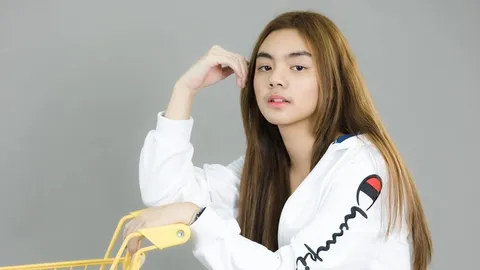 เปิดวาร์ป น้องข้าวจ้าว นักแสดงเด็กสู่เส้นทางล่าท้าฝันตามรอย ลิซ่า Blackpink