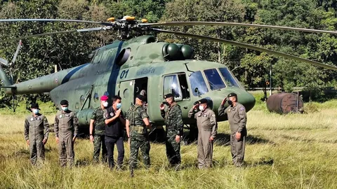 ฮ.นำร่างจนท.พิทักษ์ ออกจากป่าสำเร็จ พบมีอาการหลอนไหว้ต้นไทร ก่อนก่อเหตุ