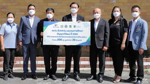 ยุทธศักดิ์ ภูมิสุรกุล มอบทุนการศึกษาปัญญาภิวัฒน์ ให้ประธานชมรม อสม.