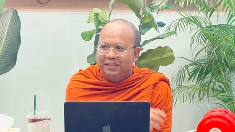 ชาวเน็ต ถวายกำลังใจ "พระมหาไพรวัลย์" โพสต์เป็นนัย 