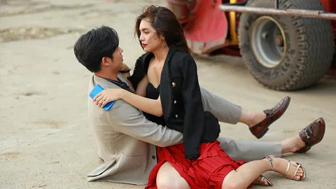 “ปูเป้” ล้มทับ “โดนัท” สบตาปิ๊งๆ เบื้องหลังความหวานทั้งเจ็บทั้งจุกใน “รางรักพรางใจ”