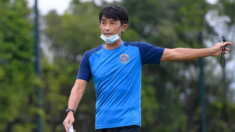 นักวิเคราะห์วิจารณ์ฟุตบอลต่างเห็นอกเห็นใจ "อิชิอิ" ที่ต้องพ้นหน้าที่การคุมทีม