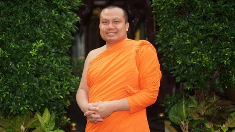 แล้วเจอกัน "พระมหาสมปอง" ยอมรับ สนใจพากย์บอลหลังสึก