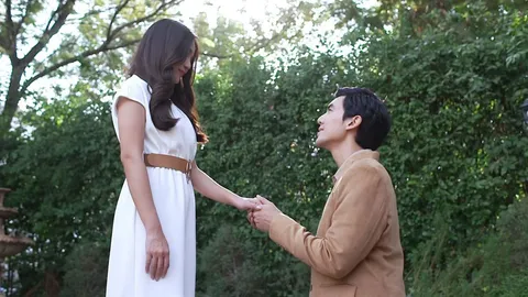 "ปราง" เซย์เยส "โต้ง" ขอแต่งงาน จังหวะเป๊ะเหมือน "อนงค์" ใน "Help Me คุณผีช่วยด้วย"