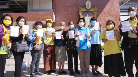 ประชาชน ทยอยตรวจ ATK ร่วมพระราชพิธีวางศิลาฤกษ์พระบรมราชานุสาวรีย์ ร.9