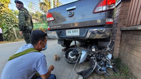 ปิกอัพซิ่งกลางชุมชน ชนจยย.ผัวเมียเจ้าของร้านก๋วยเตี๋ยวดัง ตาย 1 สาหัส 1