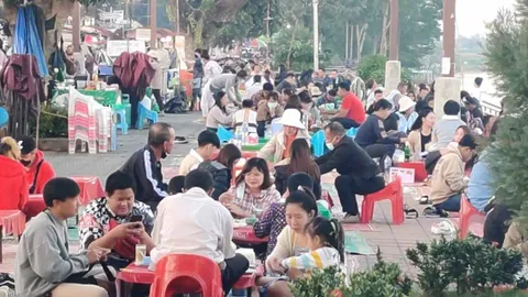 หยุดยาววันพ่อเชียงแสนคึกคัก หลังเปิดให้ท่องเที่ยว พาเงินสะพัดหลายสิบล้าน