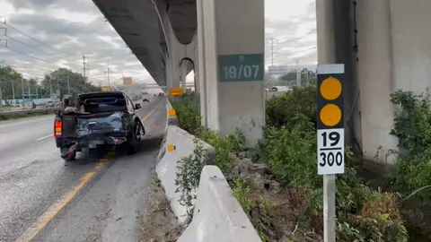 รถตู้รับส่งพนักงาน บ.เอกชน อัดท้ายกระบะที่บางพลี เจ็บระนาว 8 ราย