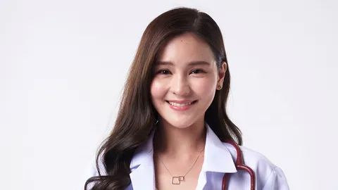 “ออม สุชาร์” ชวนดูผลงานคนไทย ซีรีส์ SCI-FI เกมรักสลับมิติ Switch On