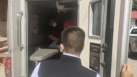 ฝากขัง "เจ๊กั้ง" นายจ้างโหด ด้าน "น้องฟ้า" มีญาติรอรับ หลังไม่เจอนาน 20 ปี