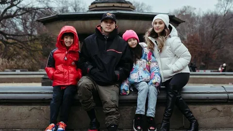 นานา-เวย์ พาลูกๆ หนีหนาวกลับไทย น้องบรู๊คลิน ดีใจไม่ต้องใส่ชุดนี้ (คลิป)