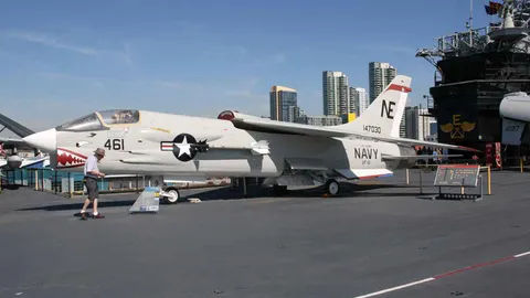 เก่งไม่กลัวกลัวมาเยอะ เอฟ-8 ครูเซเดอร์ หนีตายศึก 6 รุม 1 เหนือฟ้าเวียดนาม